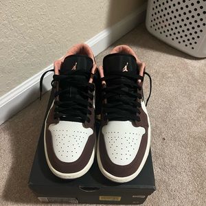 Jordan 1 “mocha” lows